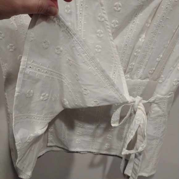 NWT H&M Women's Cream Embroidered Eyelet Peplum Wrap Top Sz 10 Cottagecore - Picture 5 of 7